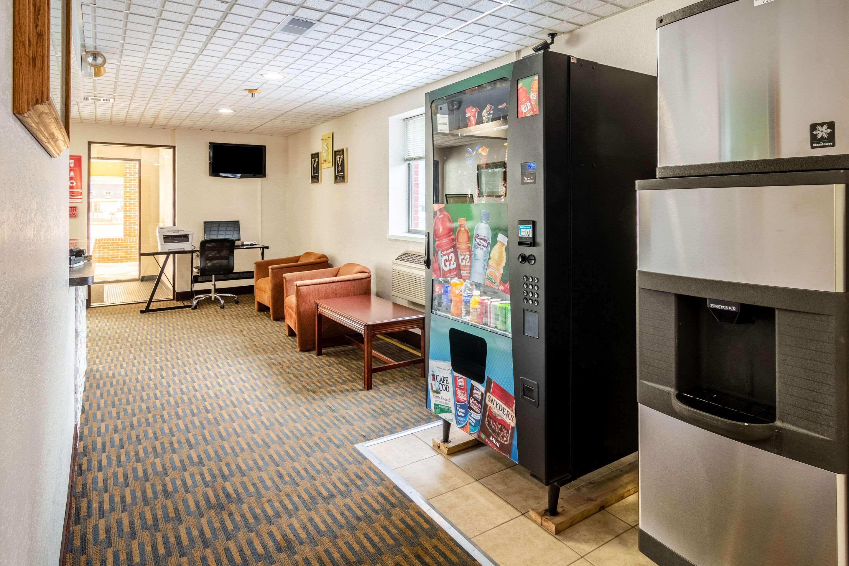 Econo Lodge Cadillac By Choice Dış mekan fotoğraf