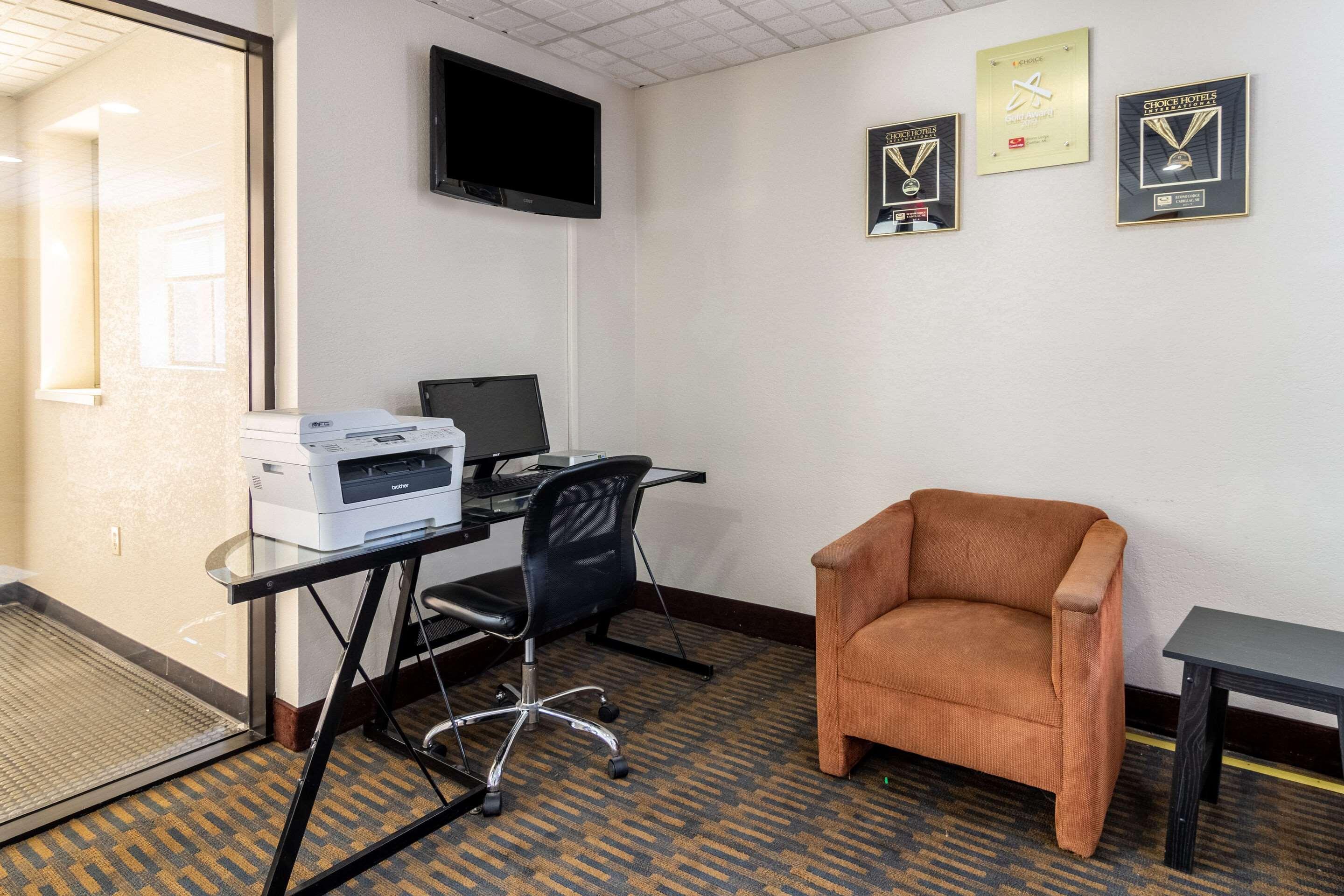 Econo Lodge Cadillac By Choice Dış mekan fotoğraf