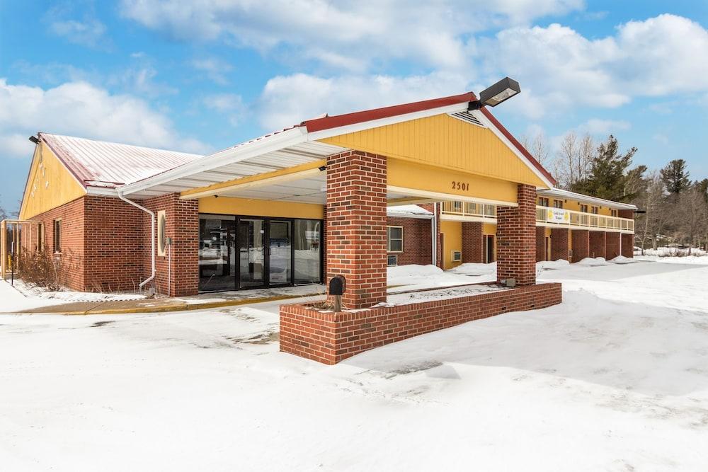 Econo Lodge Cadillac By Choice Dış mekan fotoğraf